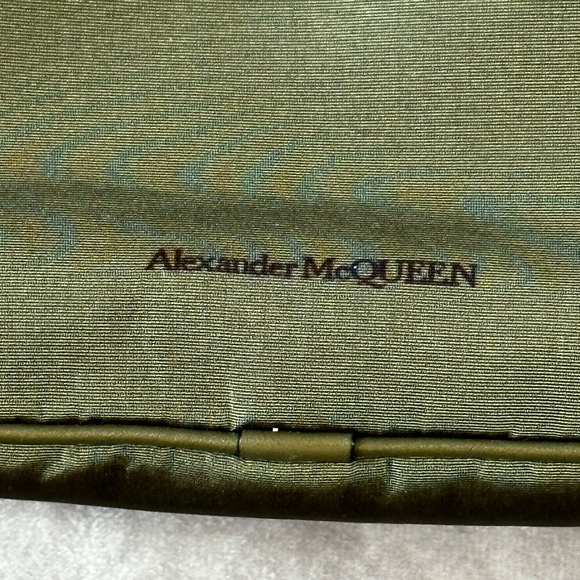 ALEXANDER MCQUEEN LOGO NYLON SKULL CROSSBODY BAG W/SILVER CHAIN, KHAKI GREEN - Picture 4 of 15